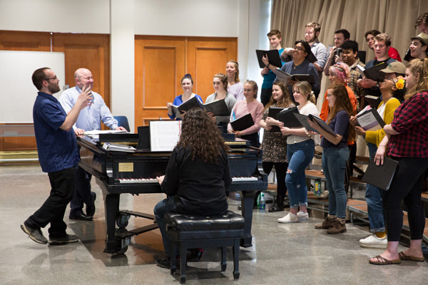 Connor discussing his work with the 2018-2019 Wagner College Choir.